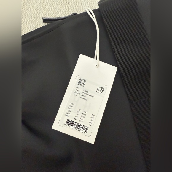 Rains Hilo Weekend Bag Black NWT Waterproof Duffel - Picture 8 of 8